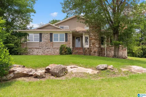 414 Shadeswood Dr, Hoover, AL 35226