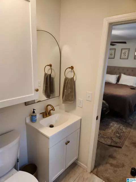Bath - 2262 Smokey Rd, Alabaster, AL 35007 photo 5 of 7