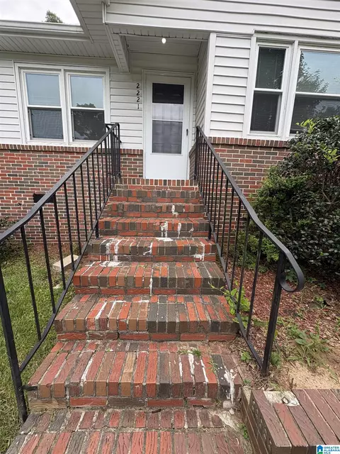2221 3rd St NW, Center Point, AL 35215