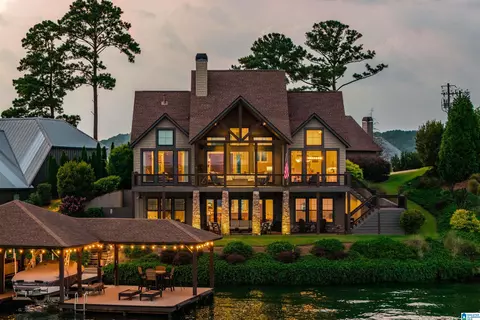 32 Narrows Pt, Alexander City, AL 35010