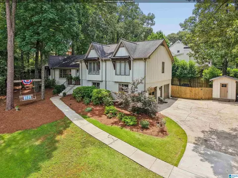 2525 Brookwater Cir, Vestavia, AL 35243