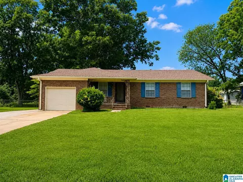 75 Merrimont Dr, Hueytown, AL 35023