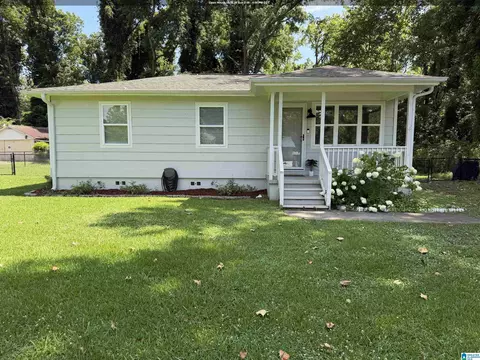 218 Meadowood Ave, Hueytown, AL 35023