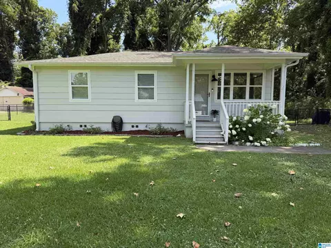 218 Meadowood Ave, Hueytown, AL 35023