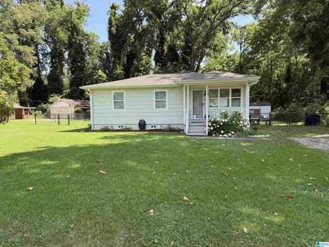 218 Meadowood Ave, Hueytown, AL 35023
