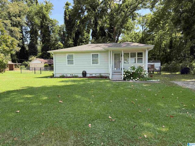 218 Meadowood Ave, Hueytown, AL 35023