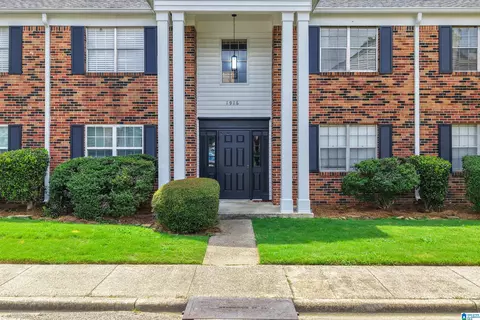 1916 Shades Cliff Ter #B, Homewood, AL 35209