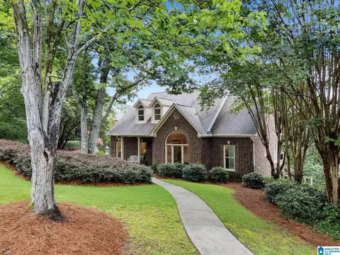 1825 Southview Cir, Hoover, AL 35244