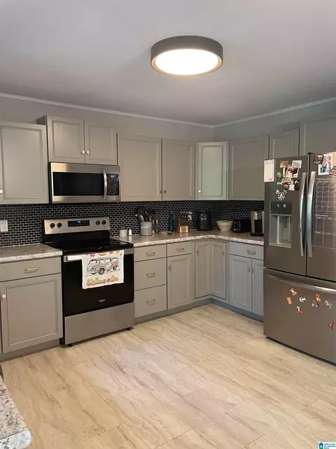 Kitchen - 161 Spring Trl, Warrior, AL 35180 photo 3 of 3