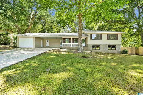 600 W 62nd St, Anniston, AL 36206