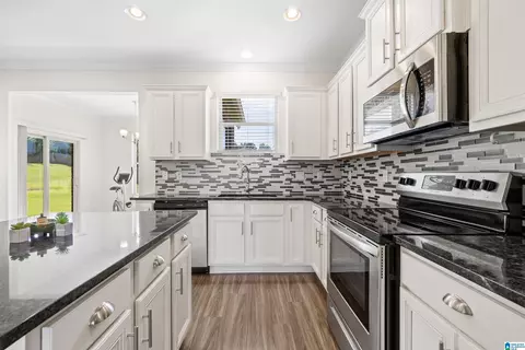 305 Creekside Cir, Pelham, AL 35124