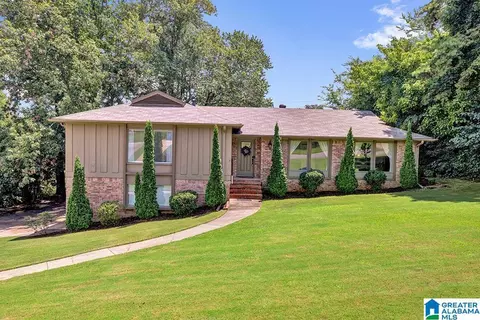 2413 Jamestown Dr, Hoover, AL 35226
