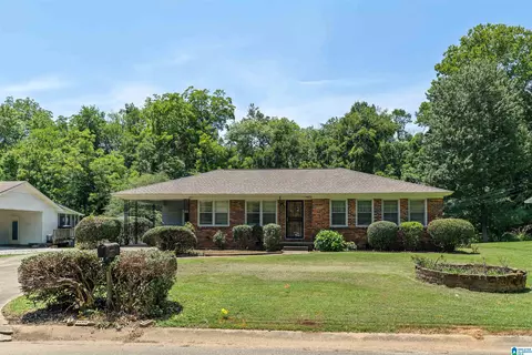 829 Twin Lake Dr NE, Birmingham, AL 35215