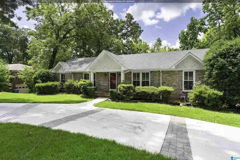 2604 Swiss Ln, Vestavia Hills, AL 35226