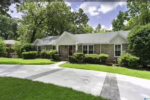 2604 Swiss Ln, Vestavia Hills, AL 35226