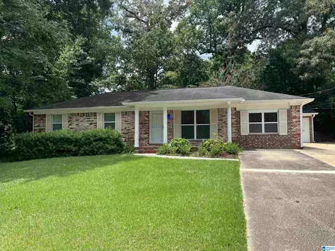 524 Creekview Cir, Pelham, AL 35124