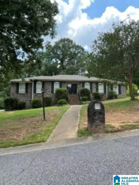 2660 Foothills Dr, Hoover, AL 35226