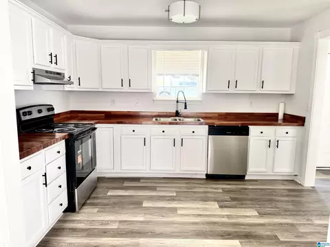 Kitchen - 108 Colonial Cir, Clanton, AL 35045 photo 2 of 3
