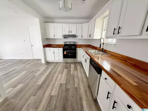 Kitchen - 108 Colonial Cir, Clanton, AL 35045 photo 3 of 3