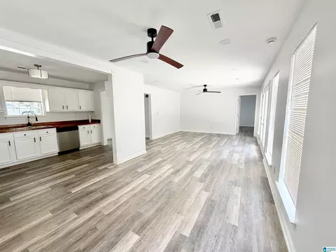 Living - 108 Colonial Cir, Clanton, AL 35045 photo 1 of 3