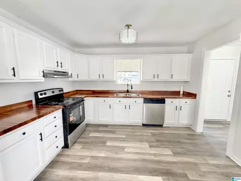 Kitchen - 108 Colonial Cir, Clanton, AL 35045 photo 1 of 3