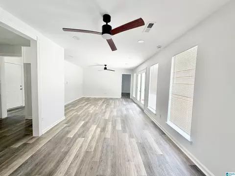 Living - 108 Colonial Cir, Clanton, AL 35045 photo 2 of 3