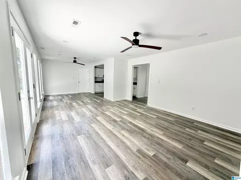Living - 108 Colonial Cir, Clanton, AL 35045 photo 3 of 3