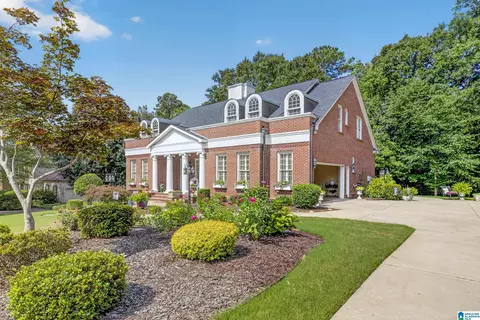 16 Old Coach Rd, Anniston, AL 36207