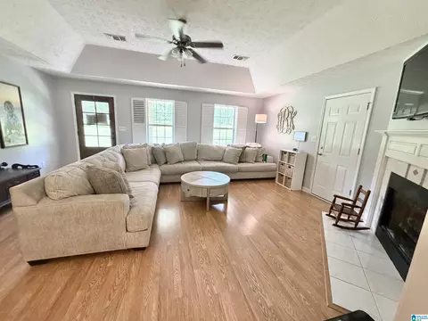 Living - 603 Maple Dr, Clanton, AL 35045 photo 2 of 4
