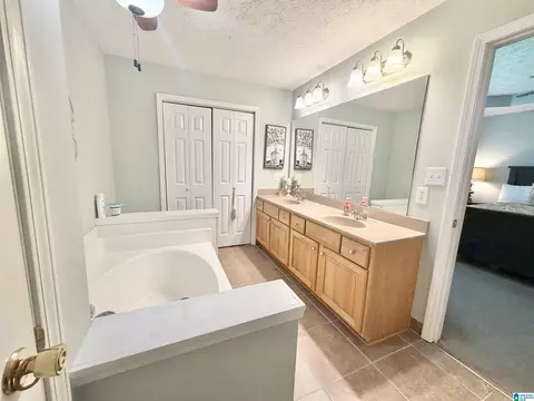 Bath - 603 Maple Dr, Clanton, AL 35045 photo 5 of 8