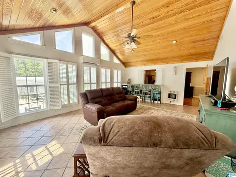 Living - 603 Maple Dr, Clanton, AL 35045 photo 4 of 4