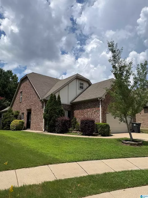 2824 Oxmoor Glen Dr, Birmingham, AL 35211