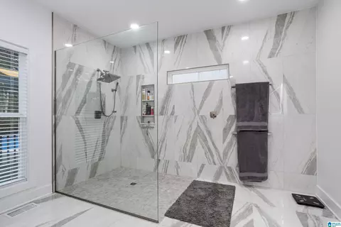 Bath - 160 Panoramic Cir, Warrior, AL 35180 photo 2 of 5