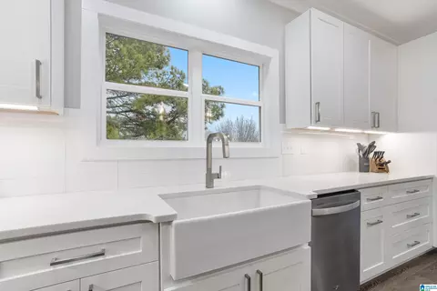 Kitchen - 160 Panoramic Cir, Warrior, AL 35180 photo 4 of 5