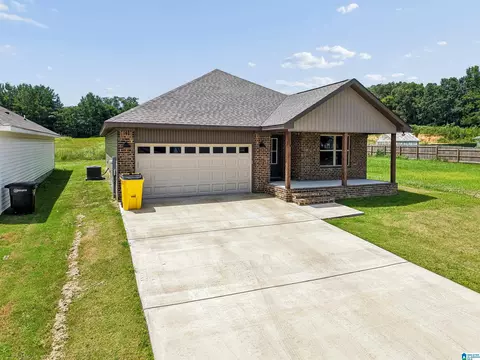 Exterior - 1004 Spring View Ln, Clanton, AL 35045 photo 5 of 10