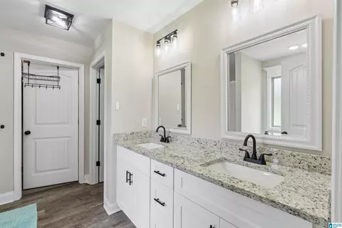 Bath - 1004 Spring View Ln, Clanton, AL 35045 photo 1 of 2