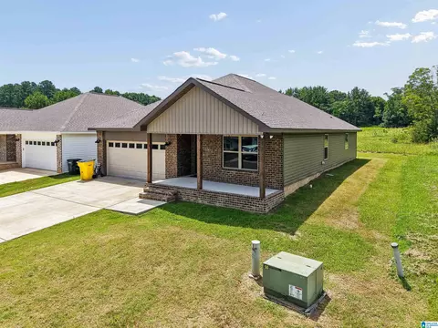 Exterior - 1004 Spring View Ln, Clanton, AL 35045 photo 4 of 10