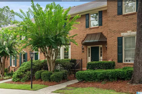 909 Chestnut Oaks Cir, Hoover, AL 35244