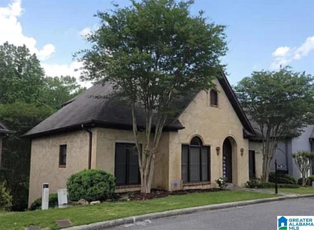 2812 Cross Bridge Dr, Vestavia Hills, AL 35216