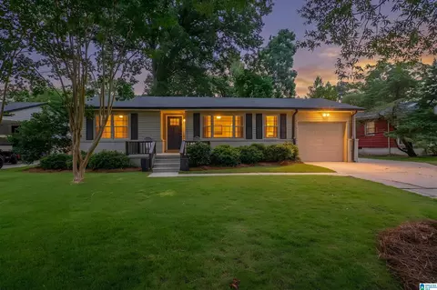 636 Oakmoor Dr, Homewood, AL 35209
