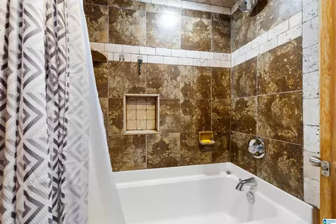 Bath - 24 5th Ave S, Clanton, AL 35045 photo 2 of 2