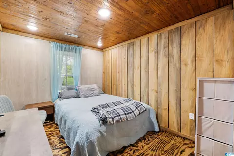 Bedroom - 24 5th Ave S, Clanton, AL 35045 photo 3 of 4