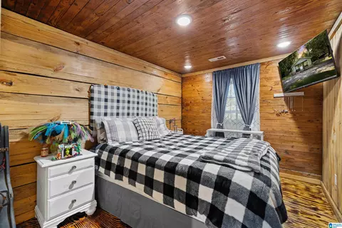 Bedroom - 24 5th Ave S, Clanton, AL 35045 photo 4 of 4