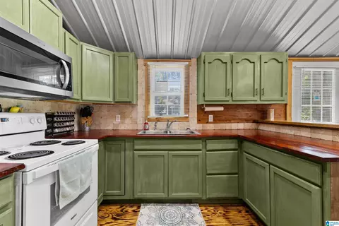 Kitchen - 24 5th Ave S, Clanton, AL 35045 photo 1 of 3