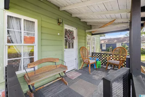 Exterior - 24 5th Ave S, Clanton, AL 35045 photo 4 of 7