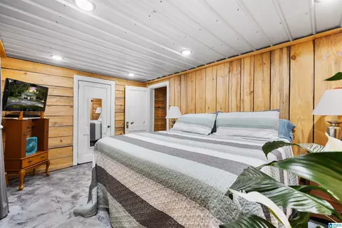 Bedroom - 24 5th Ave S, Clanton, AL 35045 photo 2 of 4