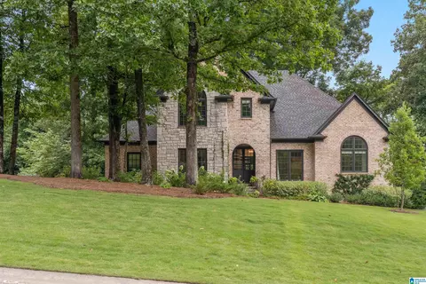 2061 Magnolia Rdg, Vestavia, AL 35243