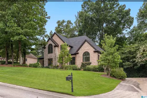 2061 Magnolia Rdg, Vestavia, AL 35243