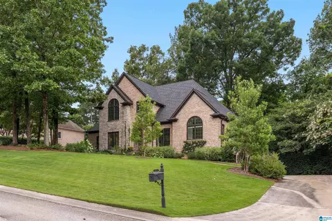 2061 Magnolia Rdg, Vestavia, AL 35243