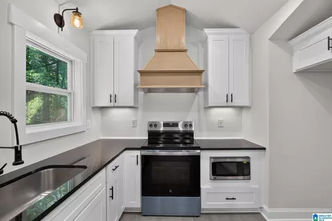 Kitchen - 285 3rd St E, Fruithurst, AL 36262 photo 3 of 3